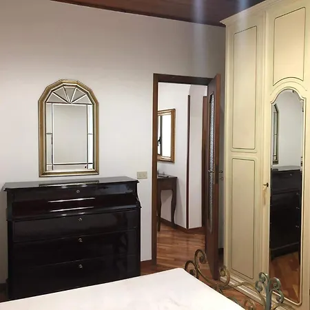 Capo Seralcadio アパート *